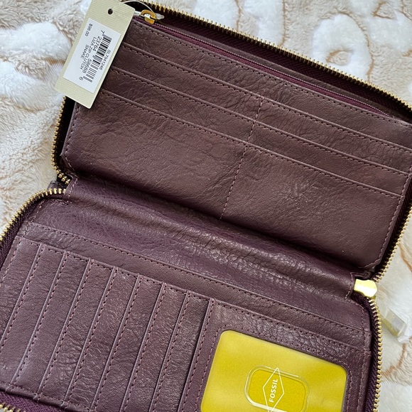 New With Tags Fossil Wallet - Picture 3 of 3